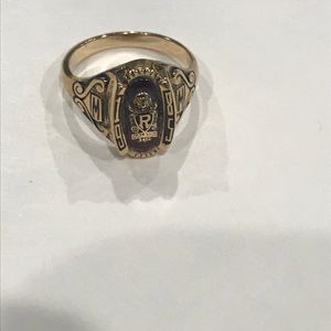 10k gold ladies class ring from 1985